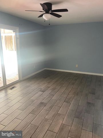 6 VERNON CT, Sicklerville, NJ 08081