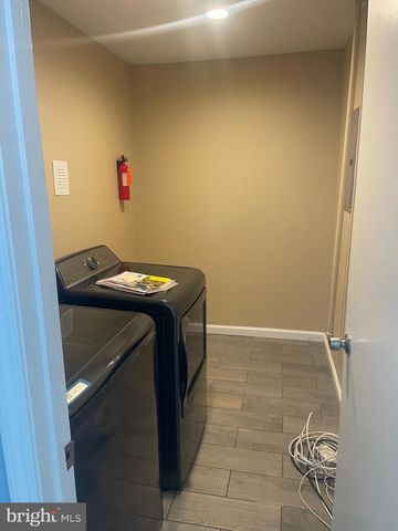 6 VERNON CT, Sicklerville, NJ 08081