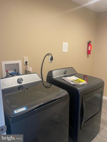 6 VERNON CT, Sicklerville, NJ 08081