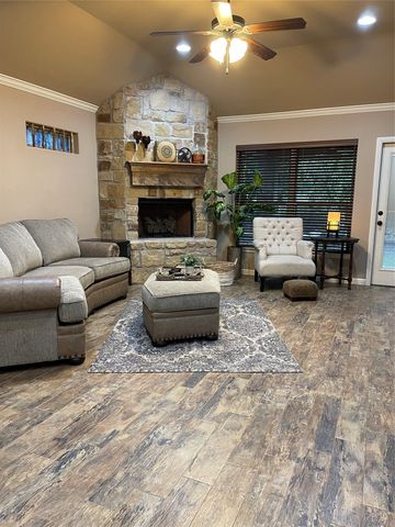 1407 Lauren Lane, Granbury, TX 76048
