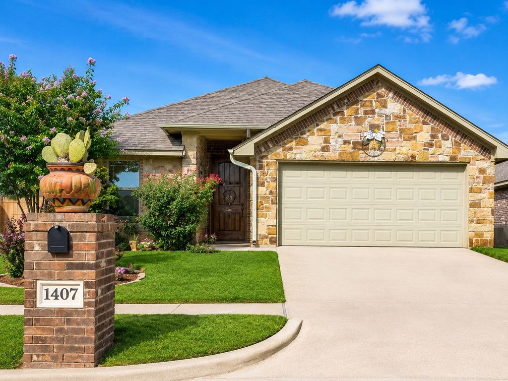 1407 Lauren Lane, Granbury, TX 76048