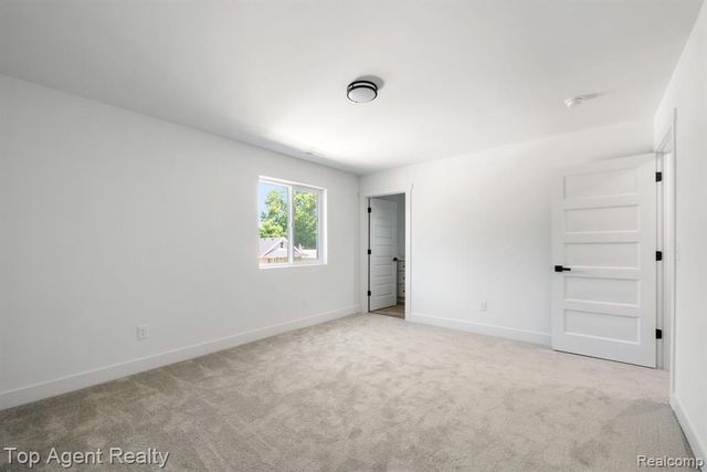 1404 E George Avenue, Hazel Park, MI 48030