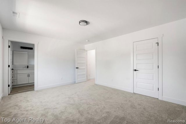 1404 E George Avenue, Hazel Park, MI 48030