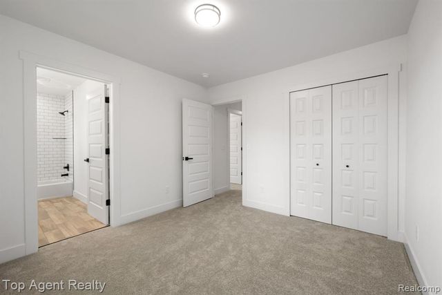 1404 E George Avenue, Hazel Park, MI 48030