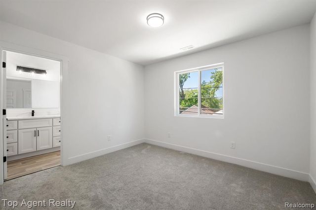 1404 E George Avenue, Hazel Park, MI 48030