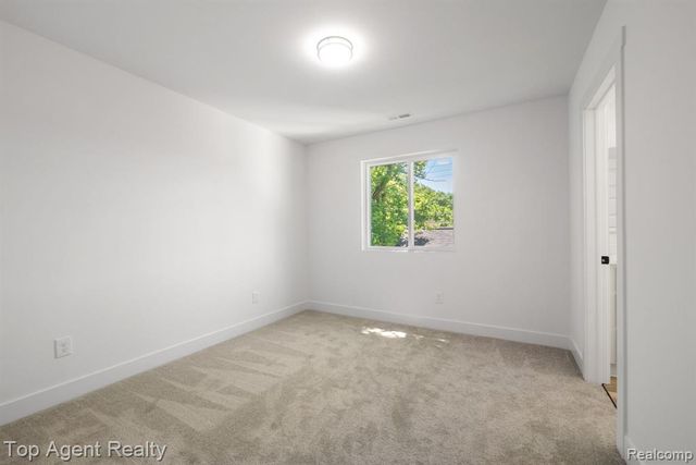 1404 E George Avenue, Hazel Park, MI 48030