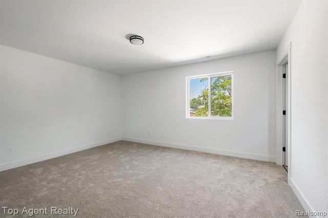 1404 E George Avenue, Hazel Park, MI 48030