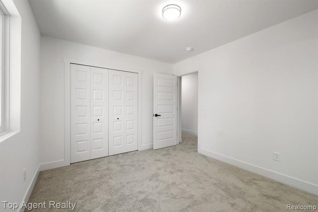 1404 E George Avenue, Hazel Park, MI 48030