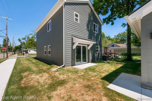 1404 E George Avenue, Hazel Park, MI 48030