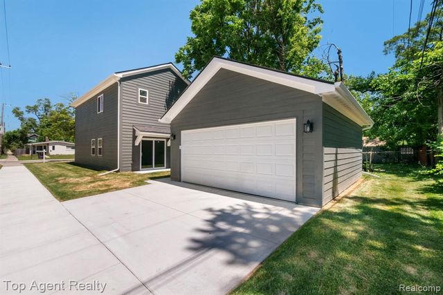 1404 E George Avenue, Hazel Park, MI 48030