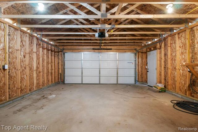 1404 E George Avenue, Hazel Park, MI 48030