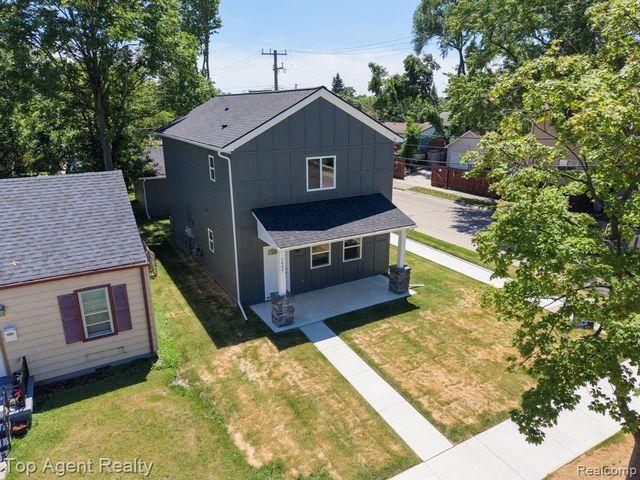 1404 E George Avenue, Hazel Park, MI 48030