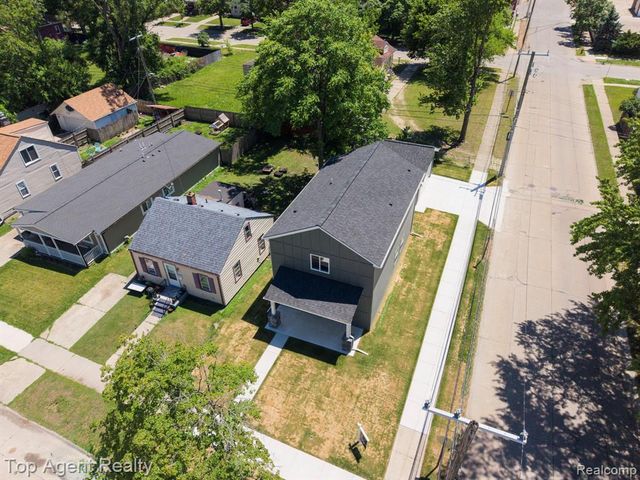 1404 E George Avenue, Hazel Park, MI 48030