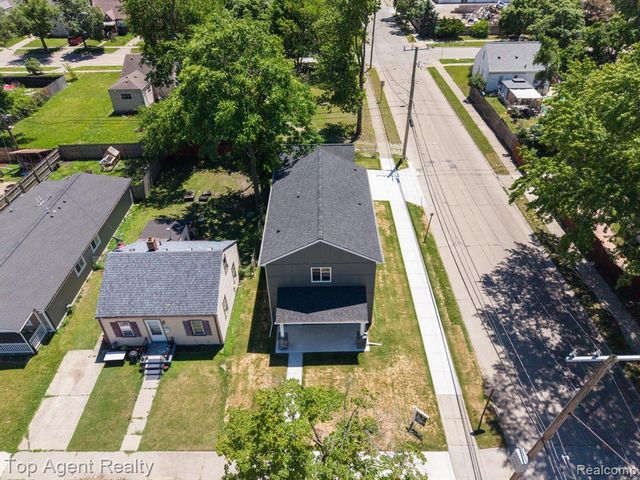 1404 E George Avenue, Hazel Park, MI 48030