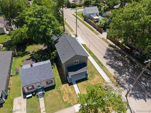 1404 E George Avenue, Hazel Park, MI 48030