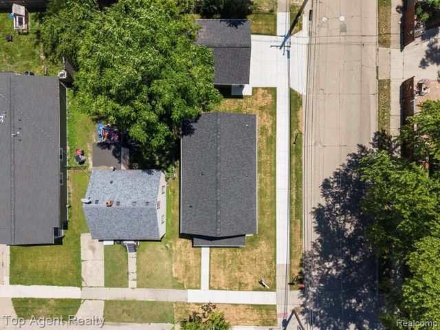 1404 E George Avenue, Hazel Park, MI 48030