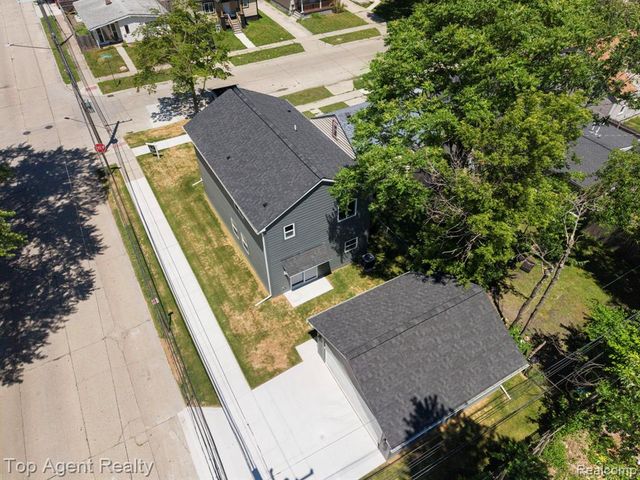 1404 E George Avenue, Hazel Park, MI 48030
