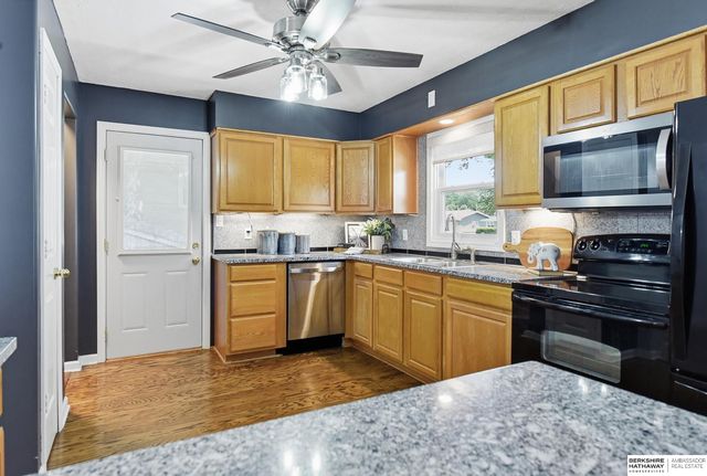 8526 Pinkney Street, Omaha, NE 68134