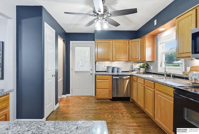 8526 Pinkney Street, Omaha, NE 68134