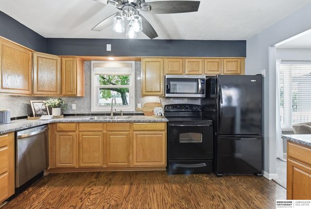 8526 Pinkney Street, Omaha, NE 68134