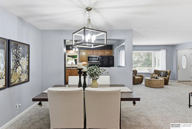 8526 Pinkney Street, Omaha, NE 68134