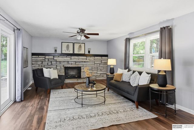 8526 Pinkney Street, Omaha, NE 68134