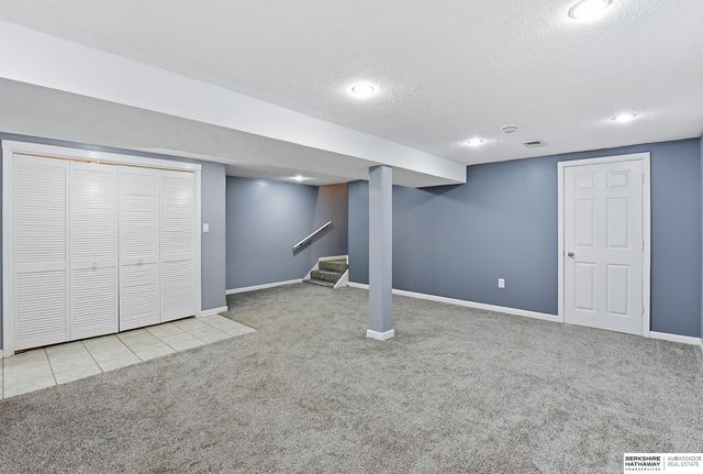 8526 Pinkney Street, Omaha, NE 68134