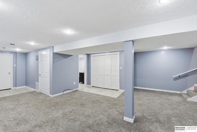 8526 Pinkney Street, Omaha, NE 68134