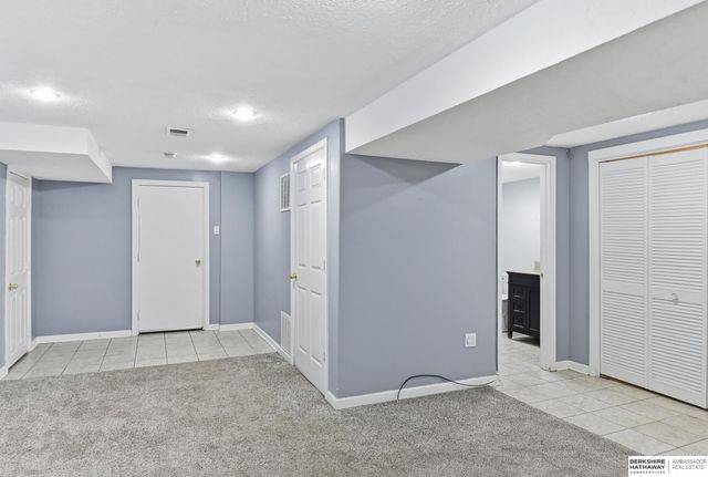 8526 Pinkney Street, Omaha, NE 68134