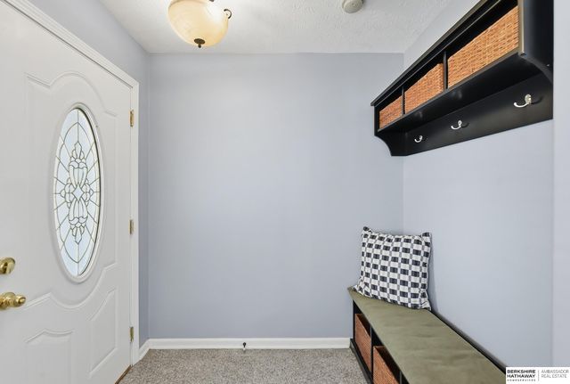 8526 Pinkney Street, Omaha, NE 68134