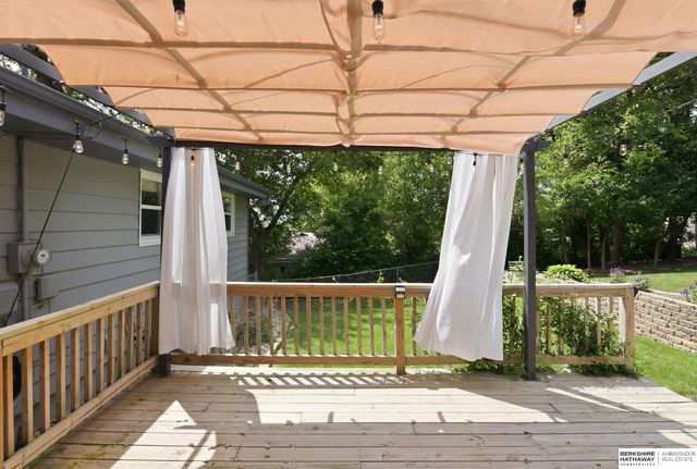8526 Pinkney Street, Omaha, NE 68134