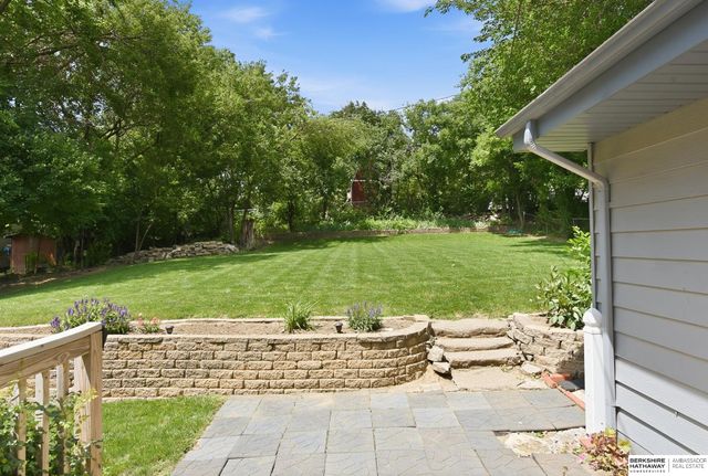 8526 Pinkney Street, Omaha, NE 68134