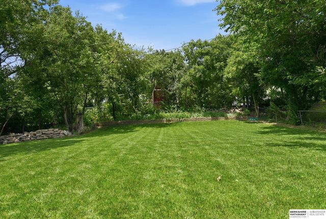 8526 Pinkney Street, Omaha, NE 68134