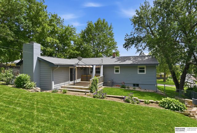 8526 Pinkney Street, Omaha, NE 68134