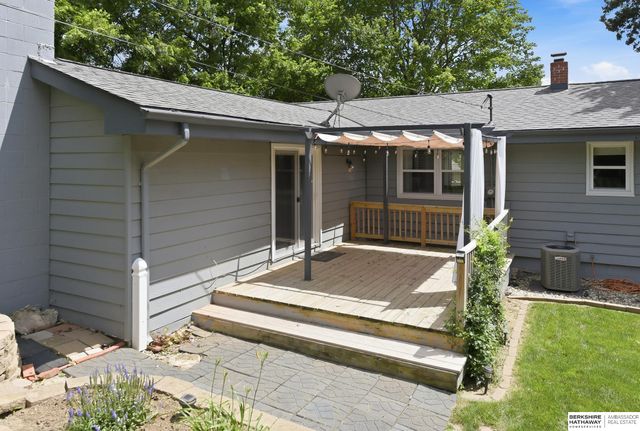 8526 Pinkney Street, Omaha, NE 68134