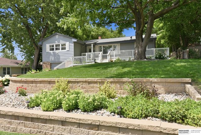 8526 Pinkney Street, Omaha, NE 68134