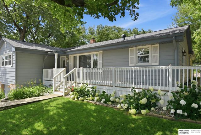 8526 Pinkney Street, Omaha, NE 68134