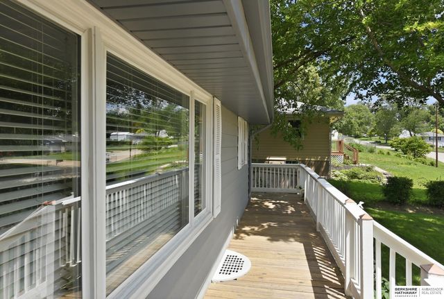 8526 Pinkney Street, Omaha, NE 68134