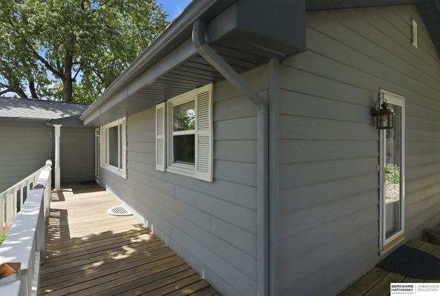 8526 Pinkney Street, Omaha, NE 68134