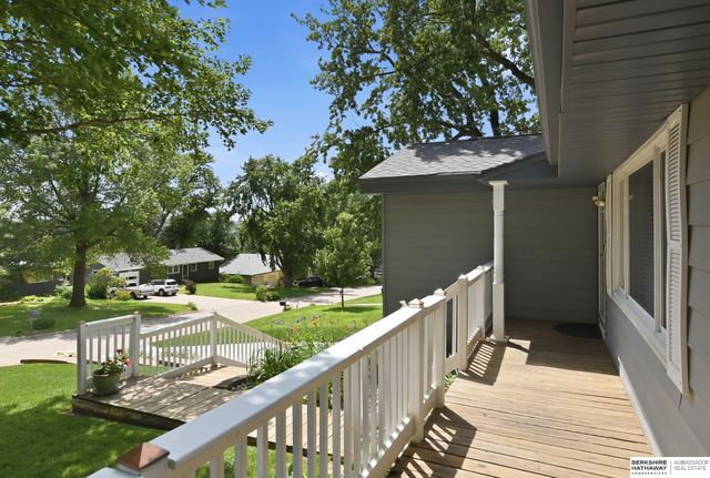 8526 Pinkney Street, Omaha, NE 68134