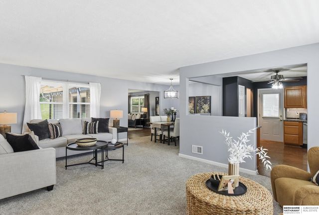 8526 Pinkney Street, Omaha, NE 68134
