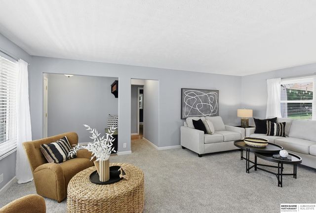 8526 Pinkney Street, Omaha, NE 68134