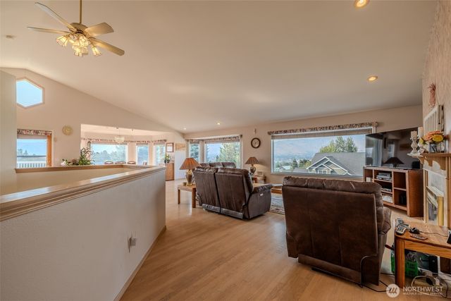 326 23rd Street NE, East Wenatchee, WA 98802