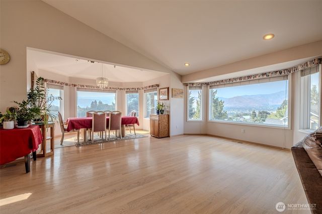 326 23rd Street NE, East Wenatchee, WA 98802