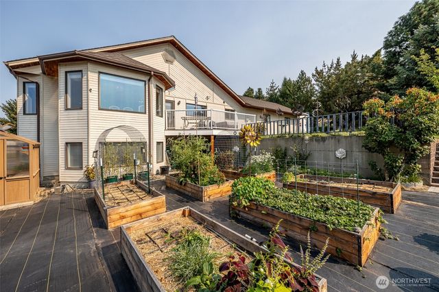 326 23rd Street NE, East Wenatchee, WA 98802