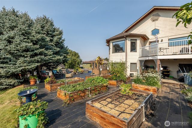 326 23rd Street NE, East Wenatchee, WA 98802