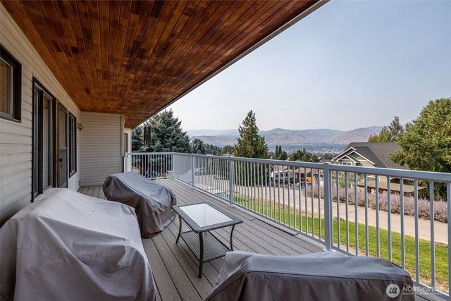 326 23rd Street NE, East Wenatchee, WA 98802