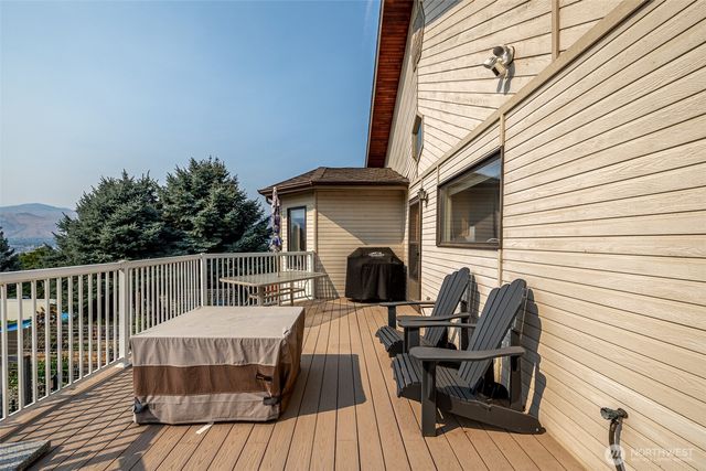 326 23rd Street NE, East Wenatchee, WA 98802