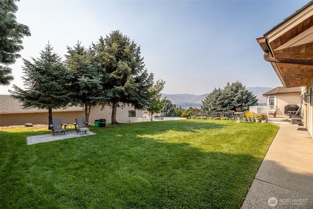 326 23rd Street NE, East Wenatchee, WA 98802
