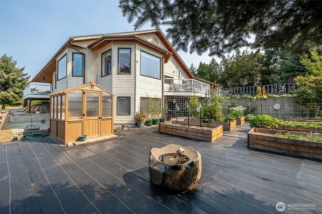 326 23rd Street NE, East Wenatchee, WA 98802